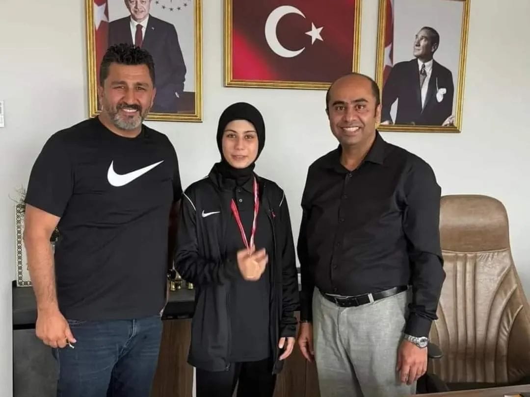 Kozan OSB Müdürü Fatih Aydın'dan Şampiyon Azra'ya Destek