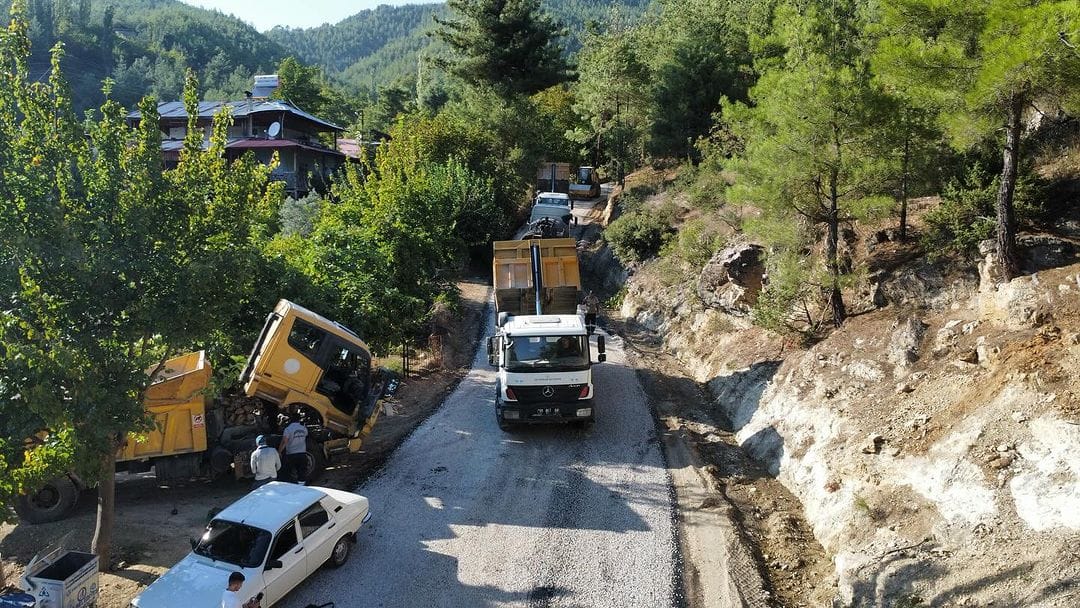 Feke’ye Bağlı Sülemişli Mahallesi 63 Yıl Sonra Asfalta Kavuştu