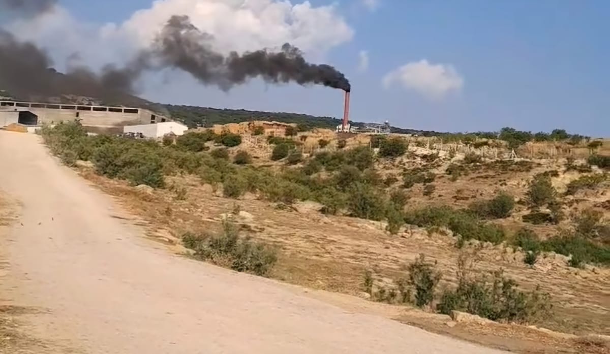 Kozan'daki Enerji Şirketinin Lastik Yaktığı İddia Edildi