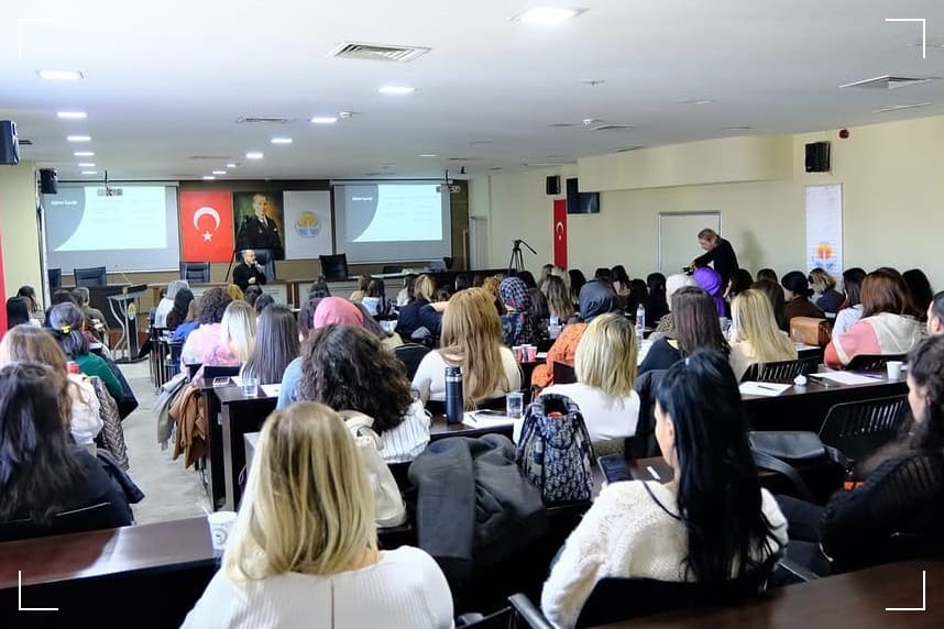 Adana'da Çocuk Bakımevi Personeline Uzman Eğitimi Verildi