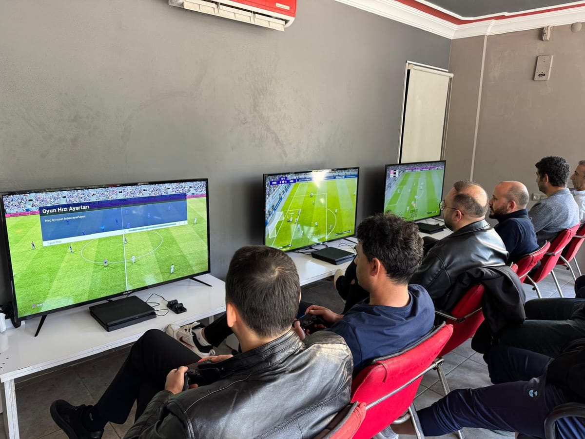 Kozan’da Öğretmenler Arası E-Spor Turnuvası Düzenlendi