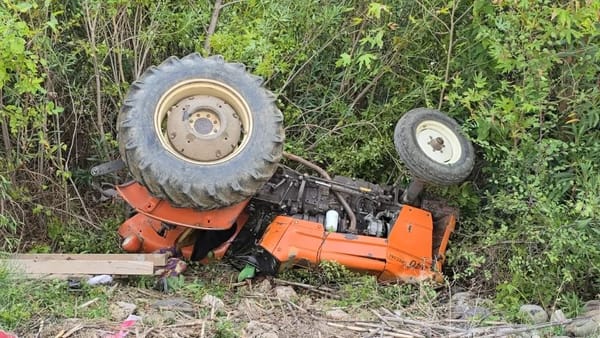 Kozan'da Traktör Devrildi: 13 Yaşındaki Sürücü Yaralandı