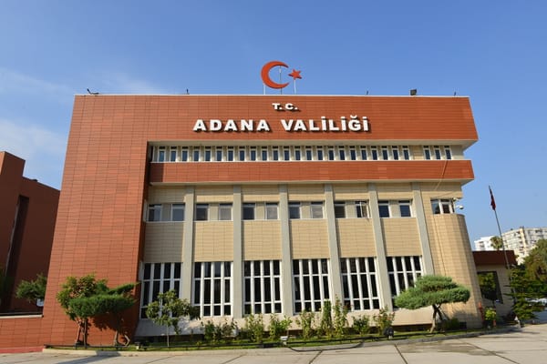 Adana Valiliği Kozan'da Kurşunlanan Kafe Hakkında Açıklama Yaptı