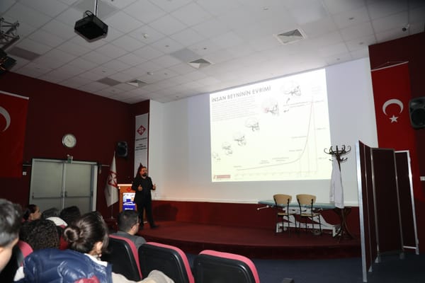 Dokunmanın Gücü ve Bilimi Masaya Yatırıldı: "Temastan Çok Daha Fazlası"