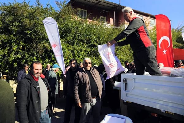 Kozan’da 453 Çiftçiye Yüzde 50 Hibeli Ayçiçeği Tohumu Dağıtıldı