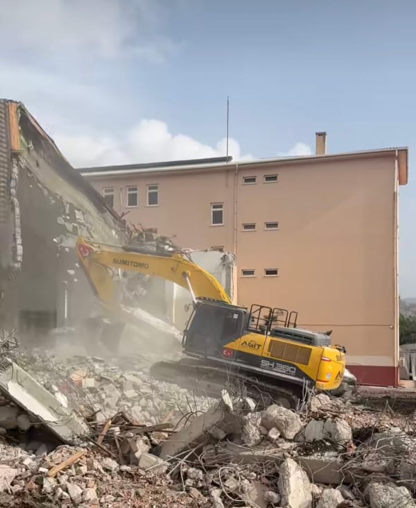 Kozan Sağlık Meslek Lisesi Spor Salonu İçin Yıkım Vakti